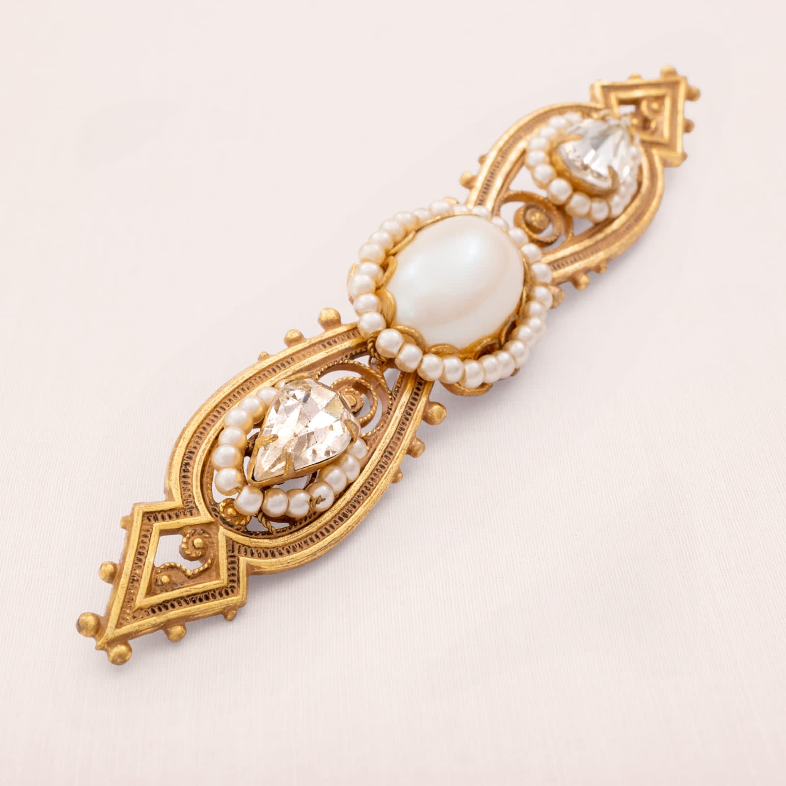 Miriam-Haskell-Brosche-vergoldet-Perlen-Kristalle-Tropfenform-Antik-Revival