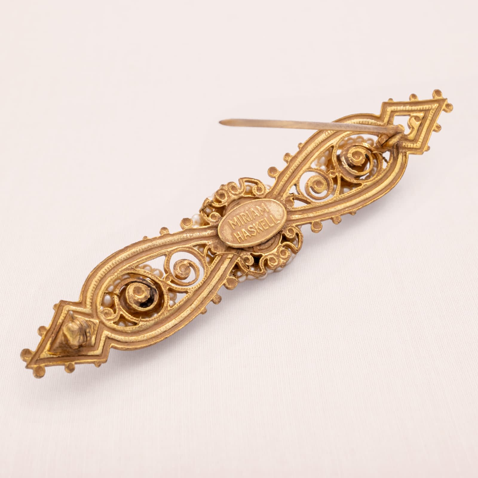 Miriam-Haskell-Brosche-vergoldete-Rückseite-signiert-Antik-Revival