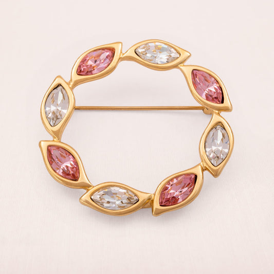 Monet-Kranz-Brosche-vergoldet-rosa-weiße-Navette-Kristallsteine