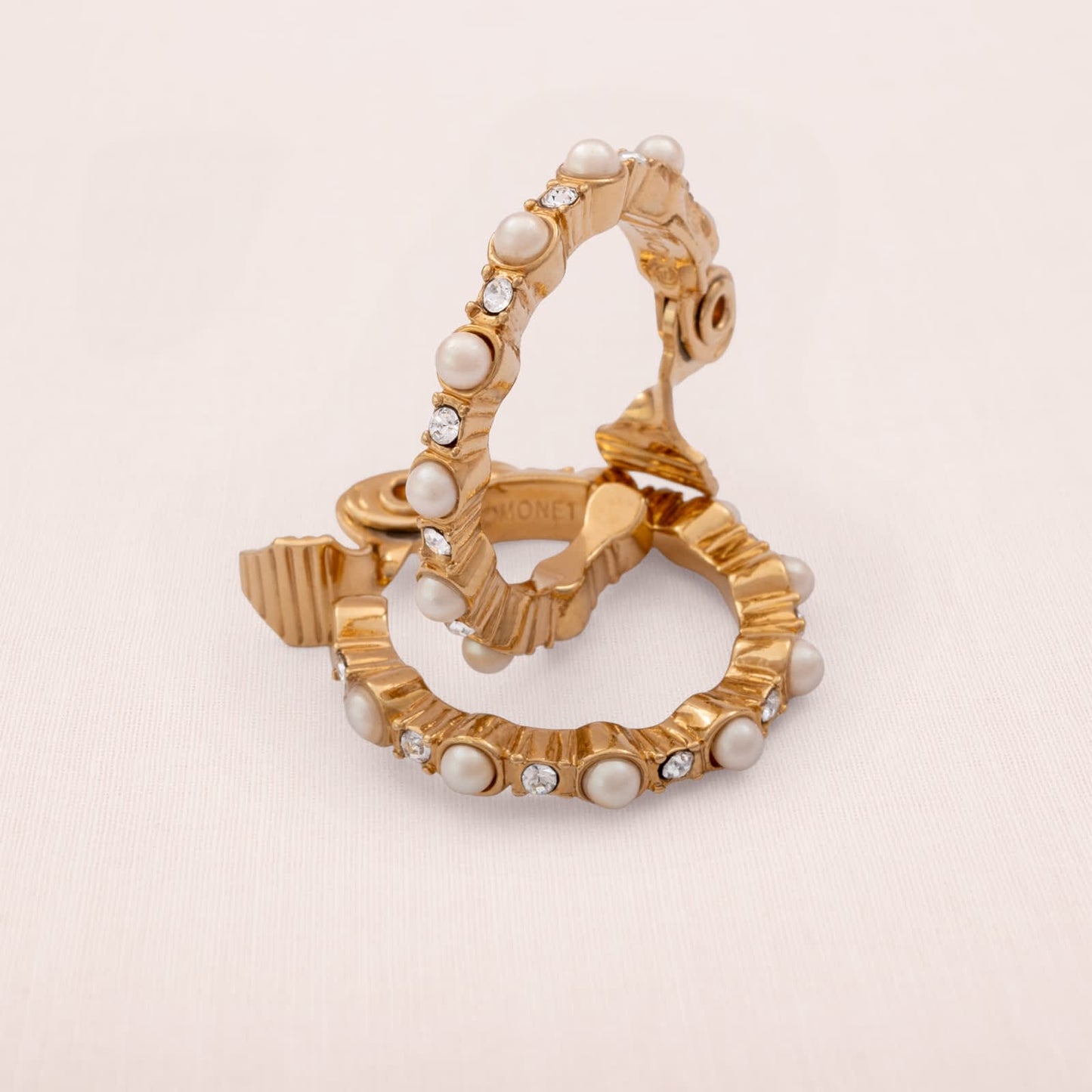 Monet-Ohrclips-Kreolen-vergoldet-Perlen-Kristalle-signiert