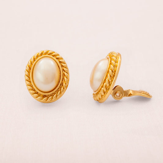 Monet-Ohrclips-ovale-Perlen-vergoldet