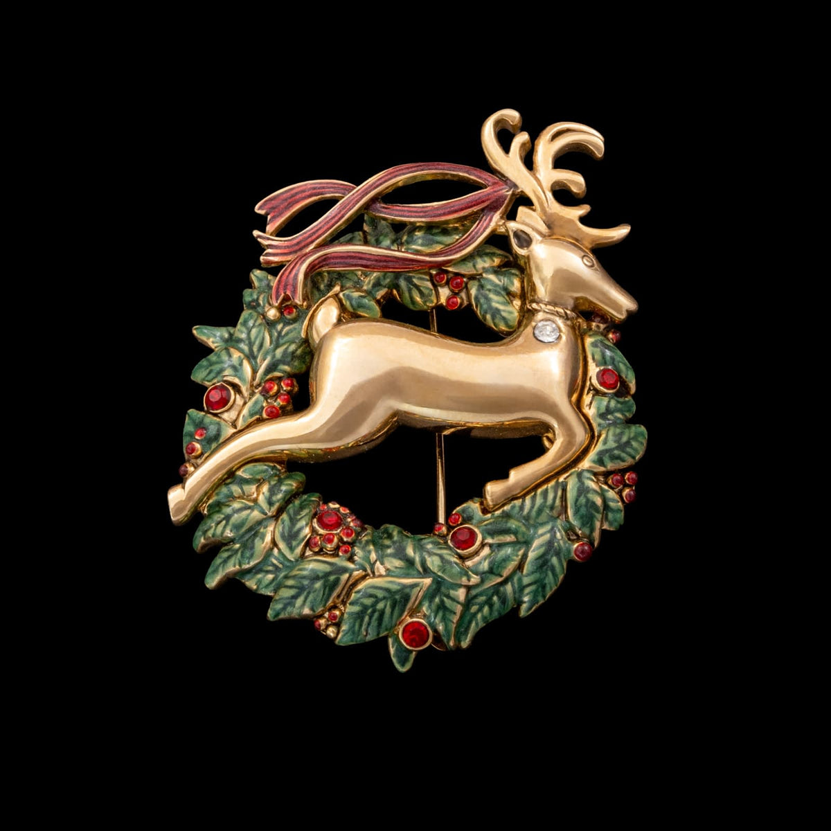 Monet-Brosche-Weihnachten-vergoldetes-Rentier-Weihnachtskranz-grün-rote-Kristalle