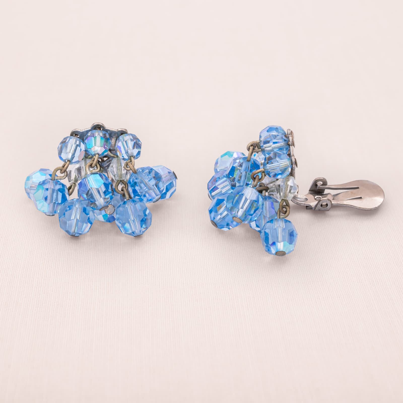 Vintage-Cha-Cha-Ohrclips-1950s-Design-Aurora-Borealis-Perlen-blau