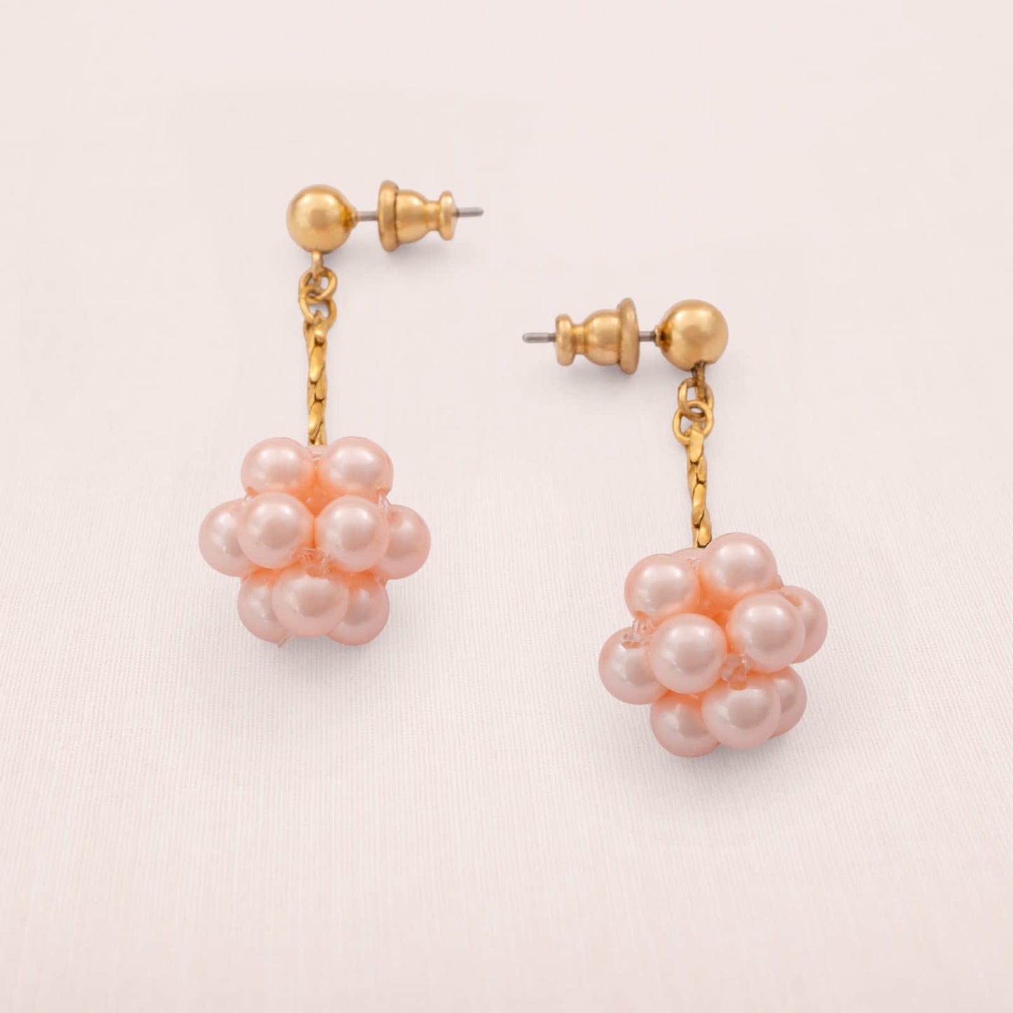 Vintage-Ohrringe-schwingende-Hänger-rosa-Perlen-Kugel-vergoldete-Kette