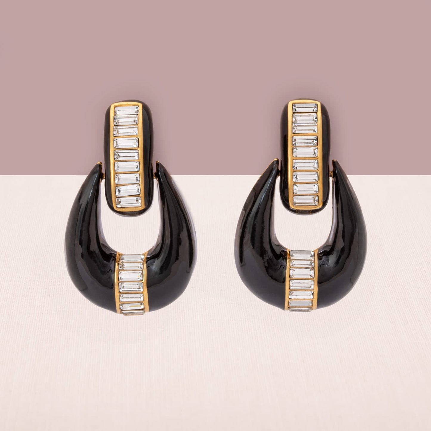 St-John-Ohrclips-Türkloper-Emaille-schwarz-Baguettesteine-Strass