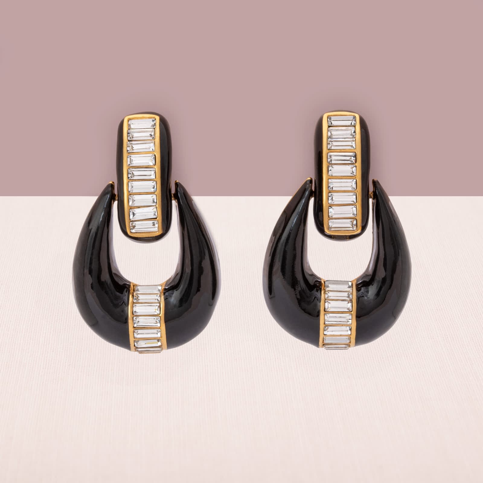 St-John-Ohrclips-Türkloper-Emaille-schwarz-Baguettesteine-Strass