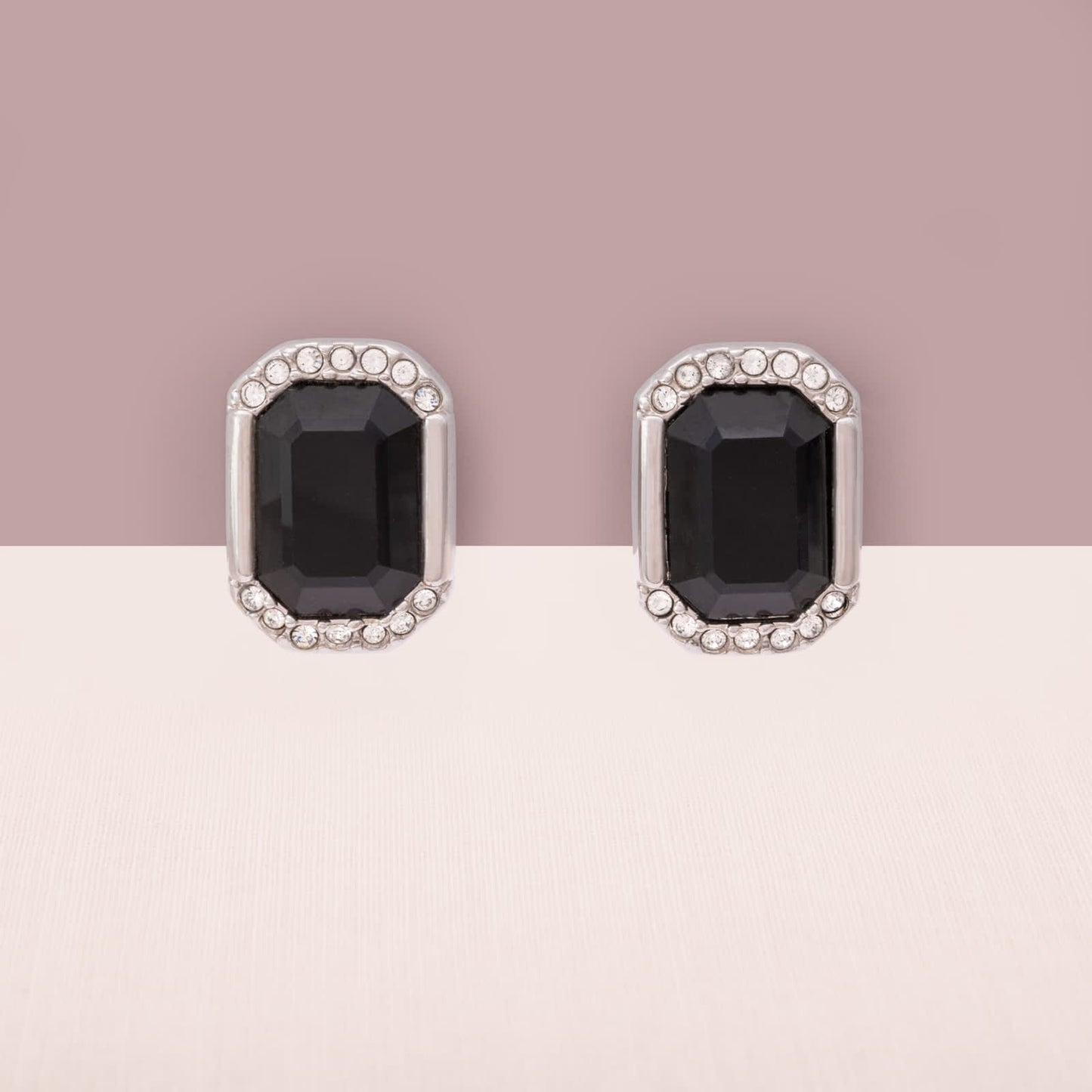 Swarovski-Ohrclips-achteckig-großer-Kristall-schwarz-silberfarbene-Fassung