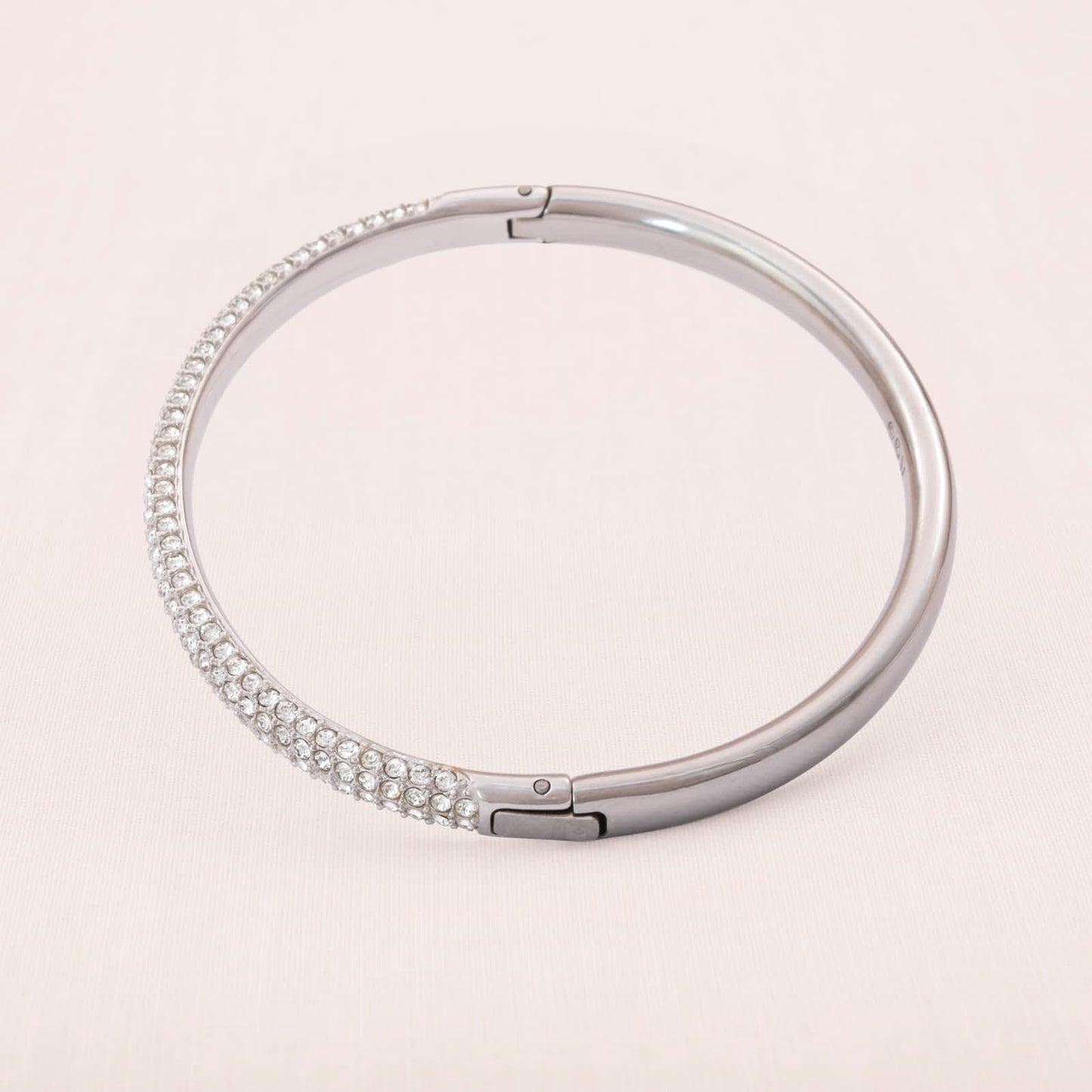 Swarovski-Armreif-zum-öffnen-rhodiniert-Kristallbesetzt