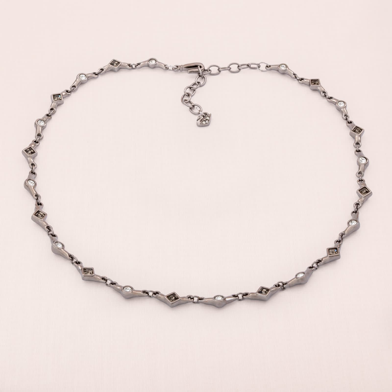 Vintage-Designer-Modeschmuck-Swarovski-Halskette-Gunmetal-Kristalle-grau-Find-Vintage-Beauty