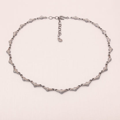 Vintage-Designer-Modeschmuck-Swarovski-Halskette-Gunmetal-Kristalle-grau-Find-Vintage-Beauty