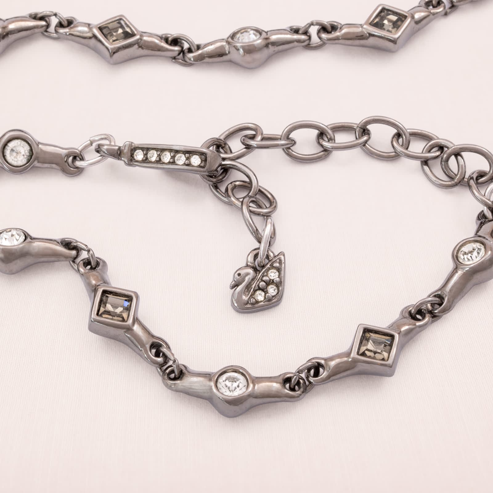 Vintage-Designer-Modeschmuck-Swarovski-Halskette-Gunmetal-Kristalle-grau-Find-Vintage-Beauty