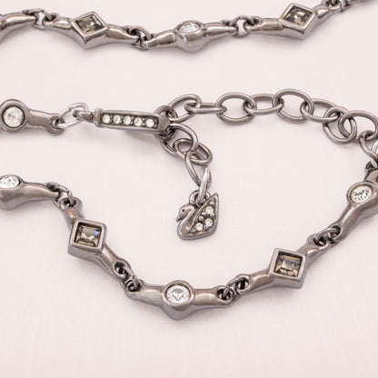 Vintage-Designer-Modeschmuck-Swarovski-Halskette-Gunmetal-Kristalle-grau-Find-Vintage-Beauty