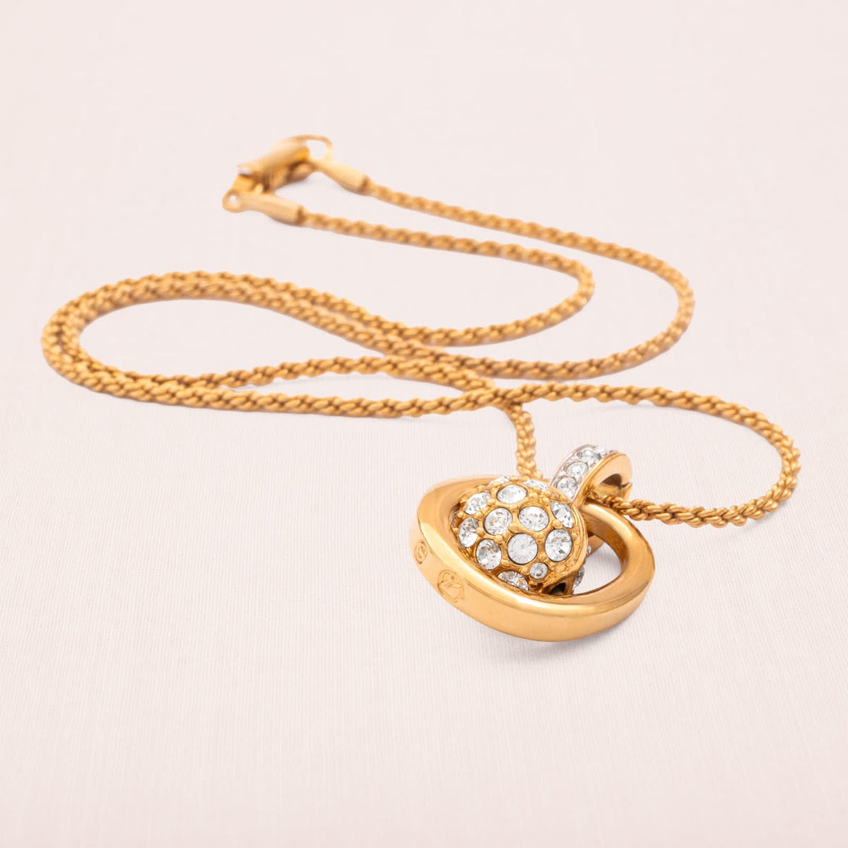 Swarovski-Halskette-kristallbesetzter-Kugel-Anhänger-vergoldete-Kordelkette-Schwan-signiert