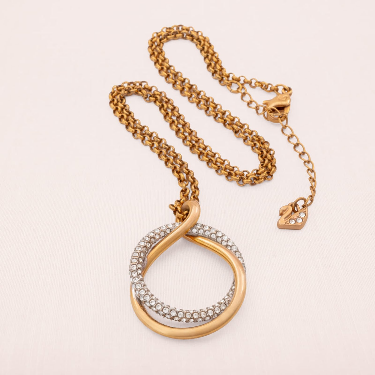 Swarovski-Halskette-kristallbesetzter-Ring-Anhänger-Schwan-signiert