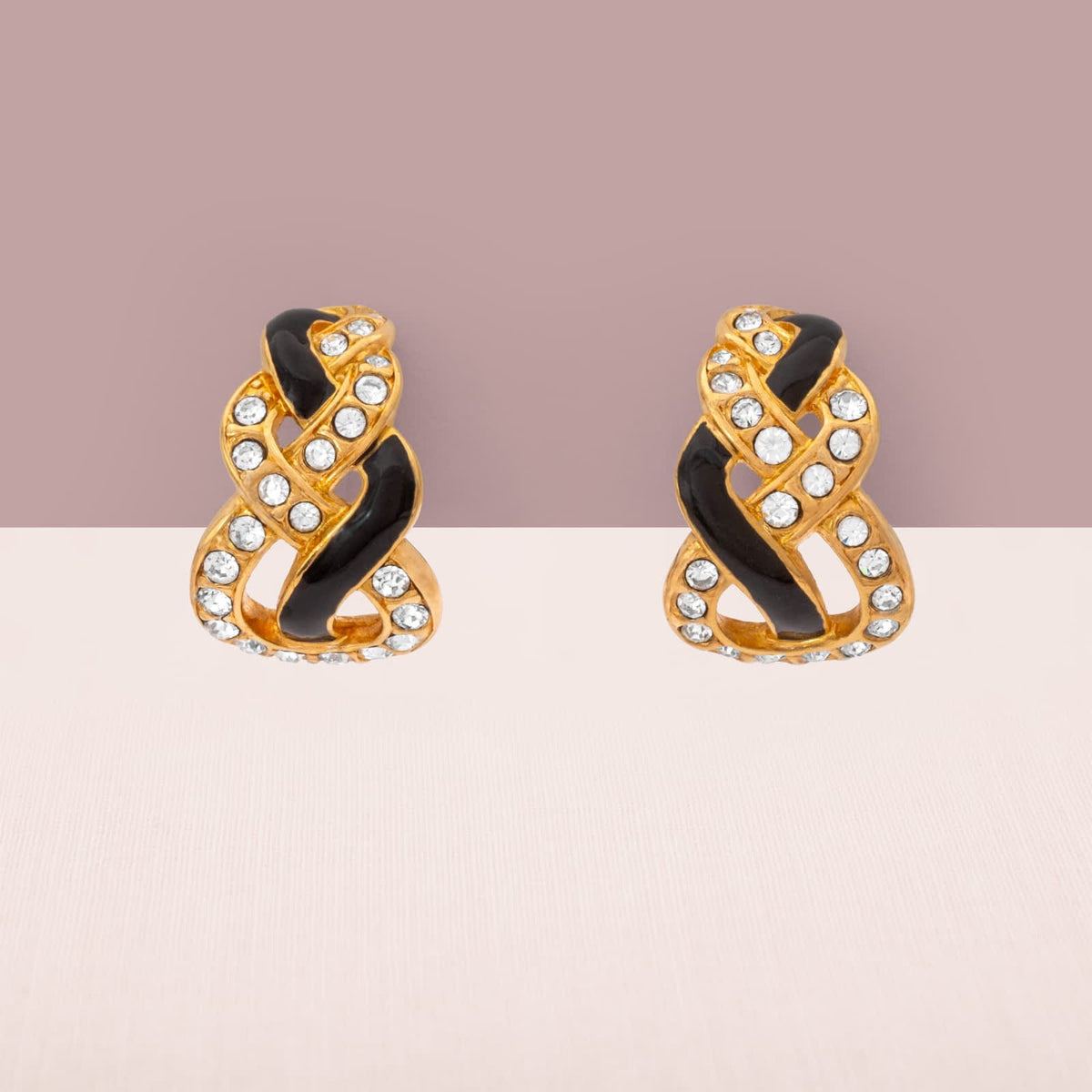 Swarovski-Ohrringe-Halbkreolen-Flechtdesign-vergoldet-schwarze-Emaille-Kristalle