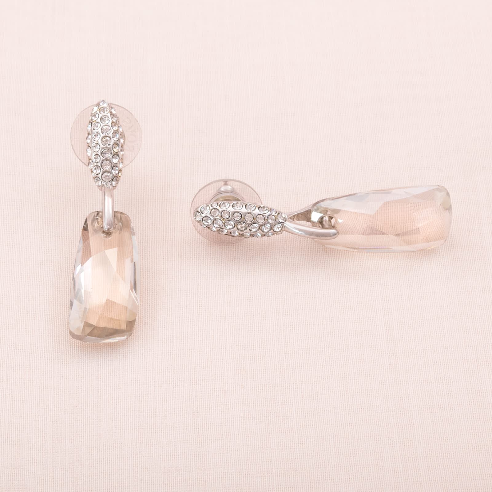 Swarovski-Ohrringe-rhodiniert-Kristallbesetzt-großer-Kristall-Hänger