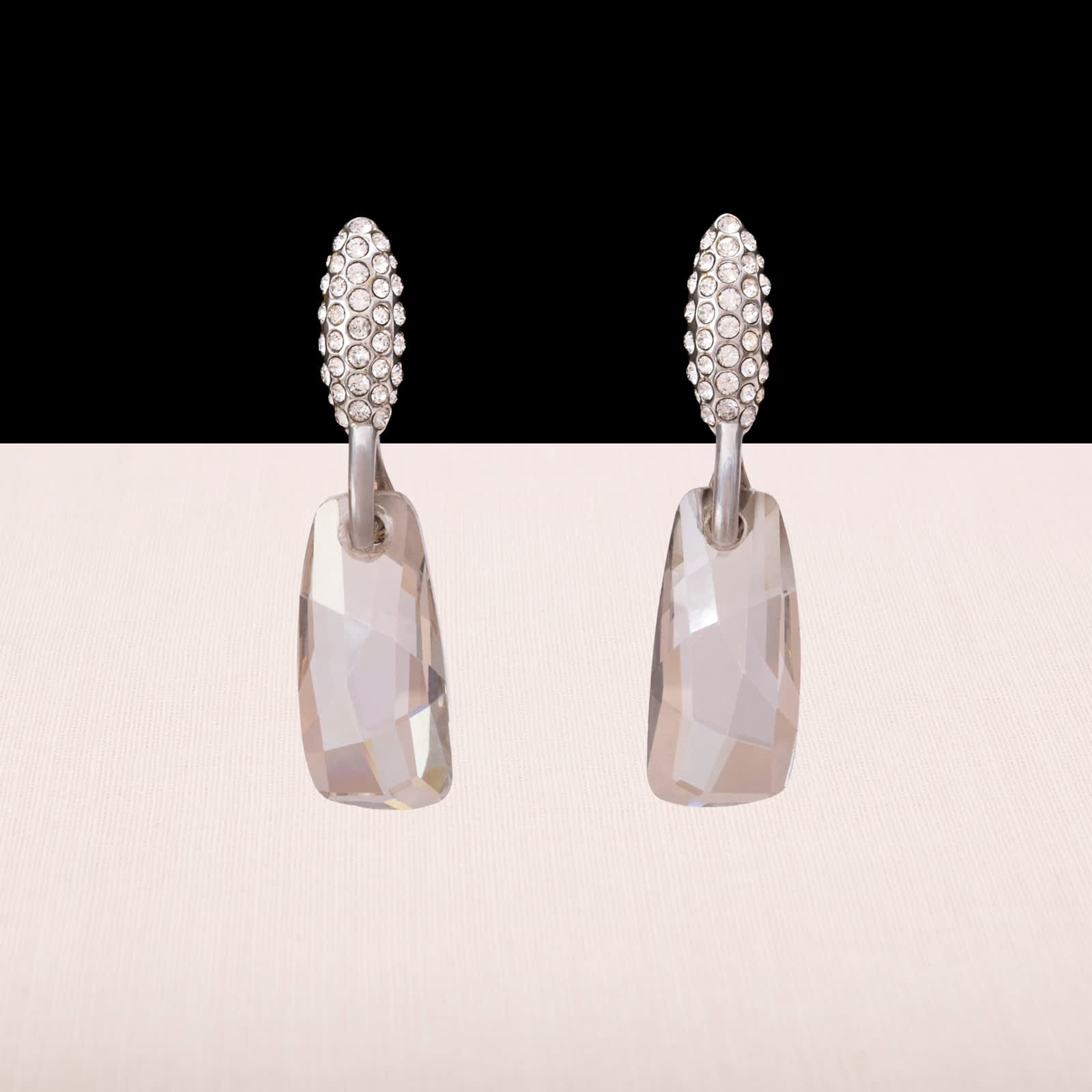 Swarovski-Ohrringe-rhodiniert-Kristallbesetzt-großer-Kristall-Hänger