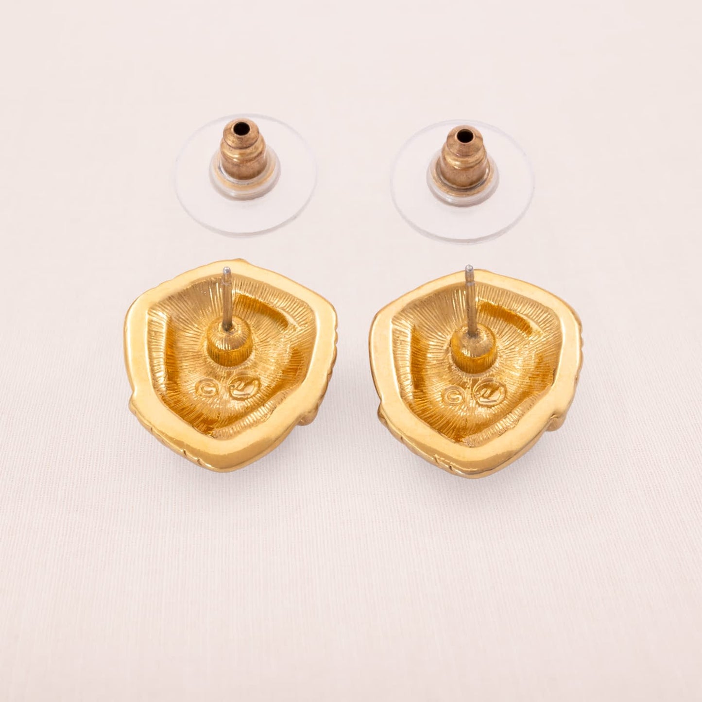 Swarovski-Ohrringe-vergoldet-abgerndet-dreieckige-Form-Rückseiten-signiert