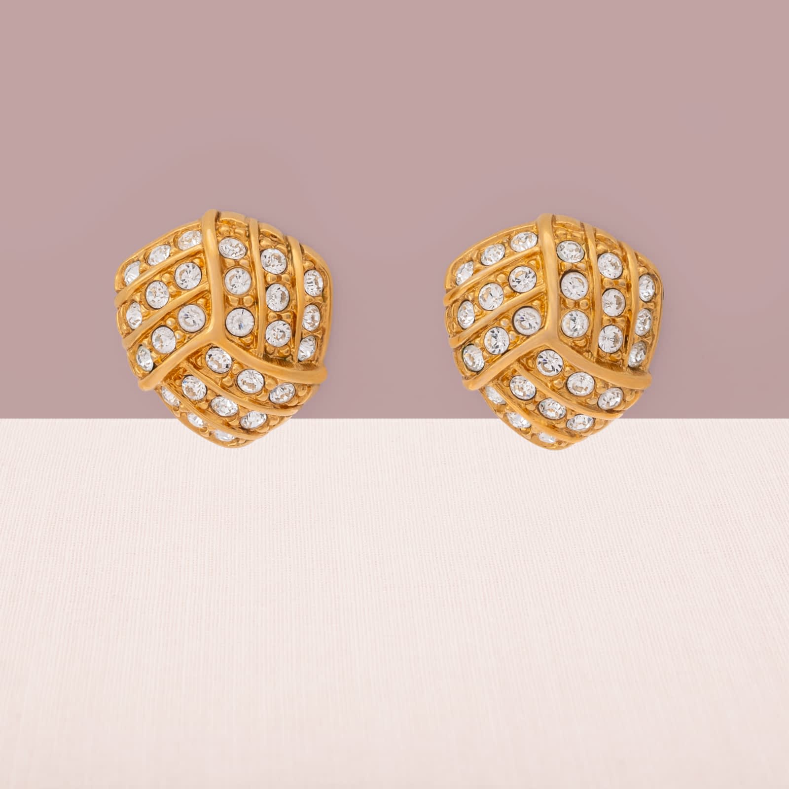 Swarovski-Ohrringe-vergoldet-abgerndet-dreieckige-Form-Pavè-Kristall-besetzt