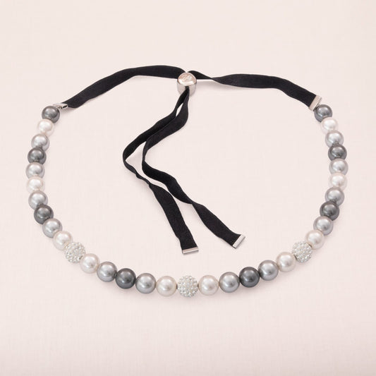 Swarovski-Perlenkette-klassische-graue-Perlen-Satinband-Schieber-Verschluss