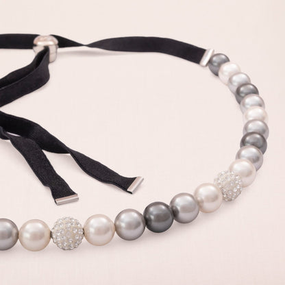 Swarovski-Perlenkette-klassische-graue-Perlen-Satinband-Schieber-Verschluss