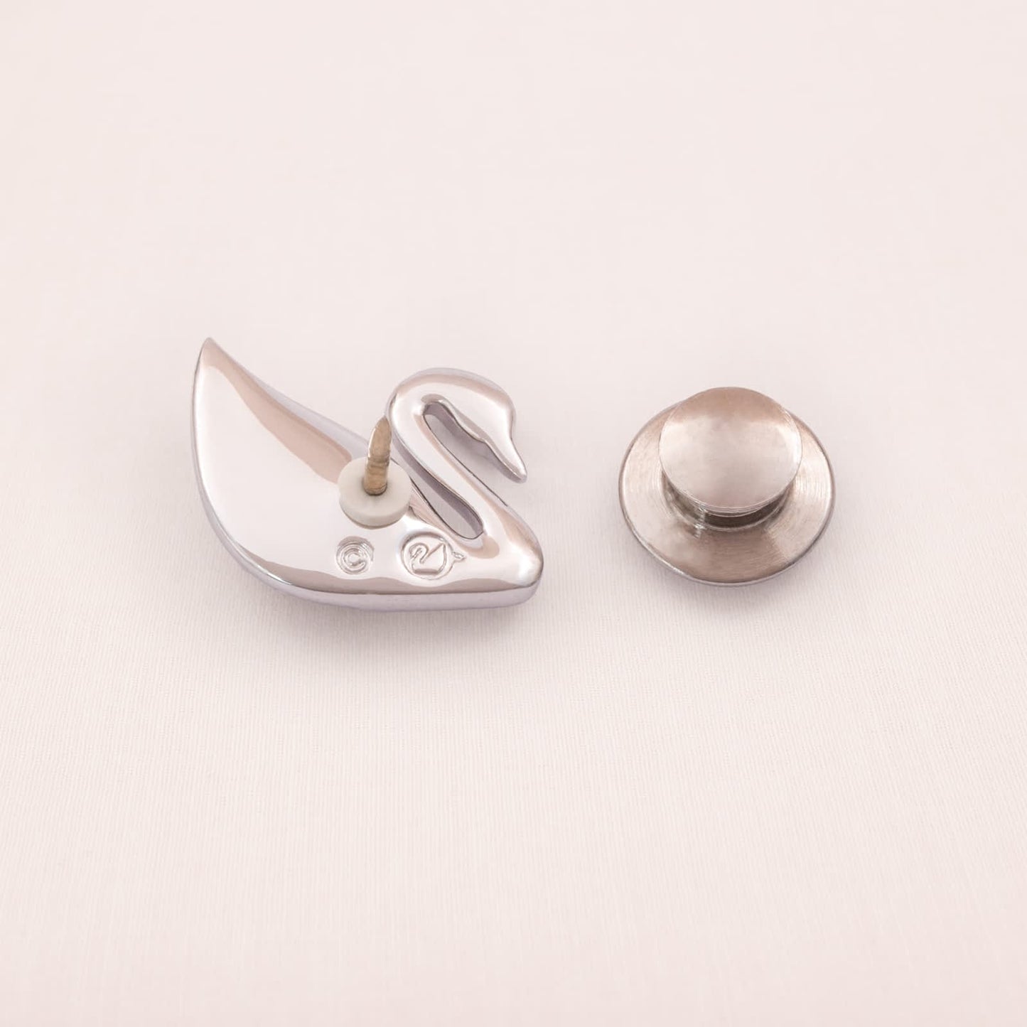 Swarovski-Pin-Brosche-Schwan-silberfarben-Rückseite-signiert