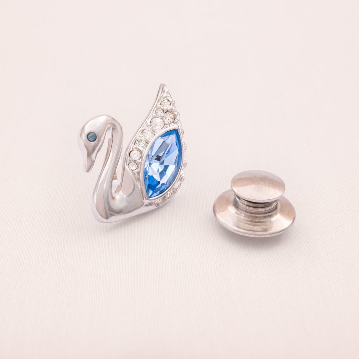 Swarovski-Pin-Brosche-Schwan-silberfarben-Navette-Kristall-blau