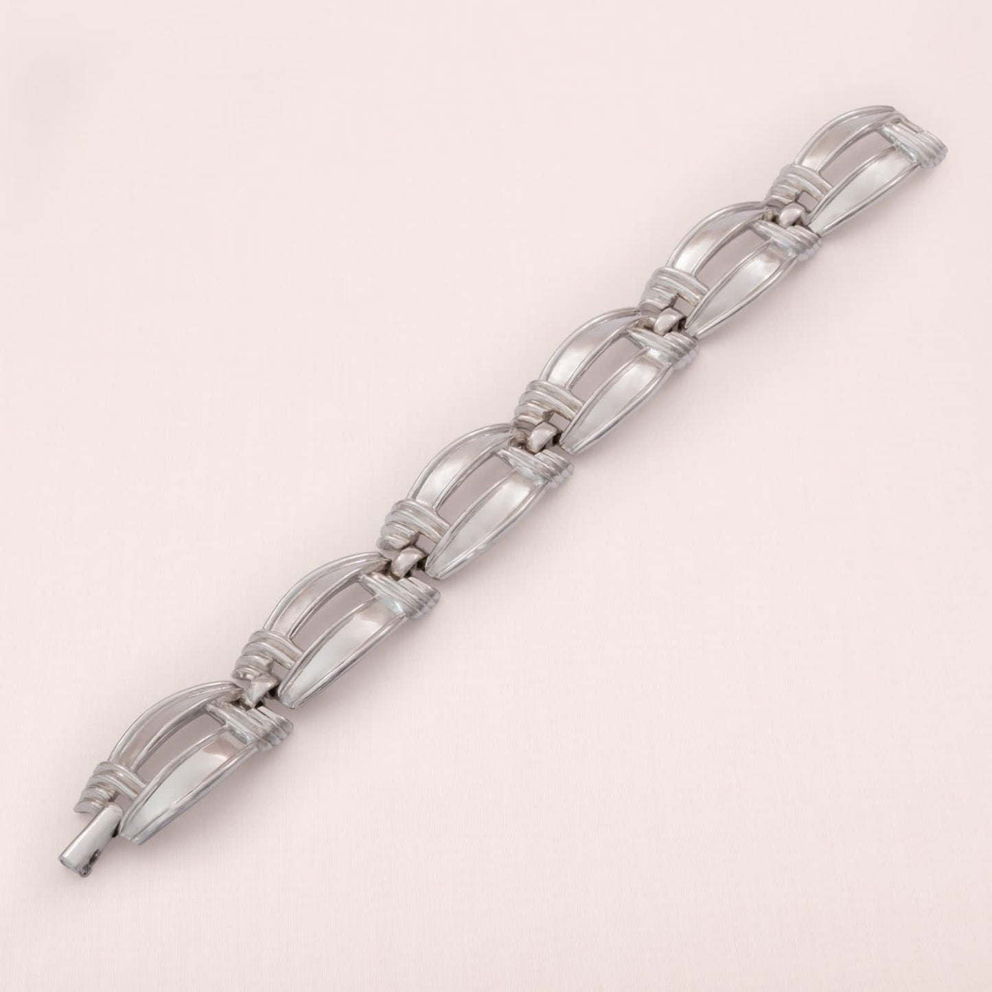 Trifari-Armband-silberfarben-elegantes-Design-längliche-Kettenglieder