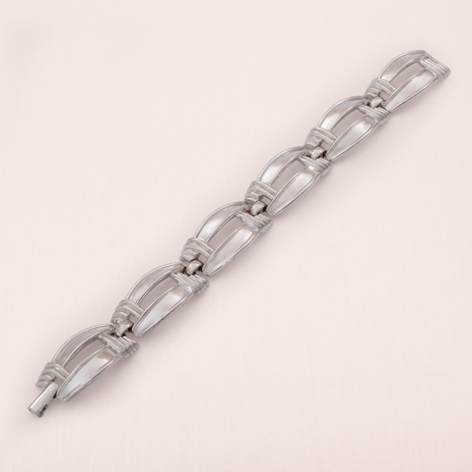 Trifari-Armband-silberfarben-elegantes-Design-längliche-Kettenglieder