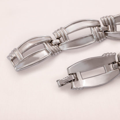 Trifari-Armband-silberfarben-elegantes-Design-längliche-Kettenglieder-signiert