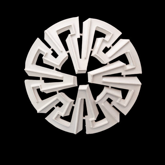 Trifari-Brosche-weiß-Modernist-groß-rund-durchbrochen