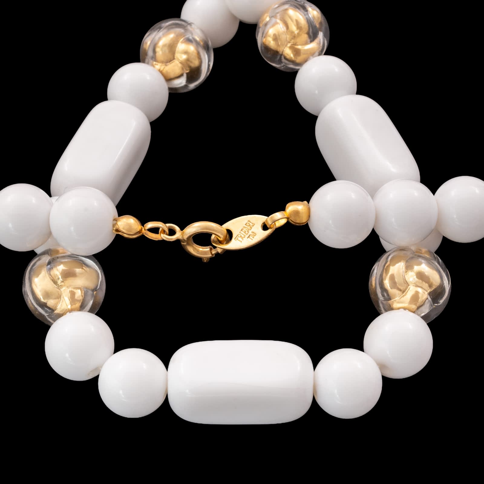 Trifari-Halskette-weiße-Kunststoff-Perlen-vergoldete-Perlen-1990er-signiert