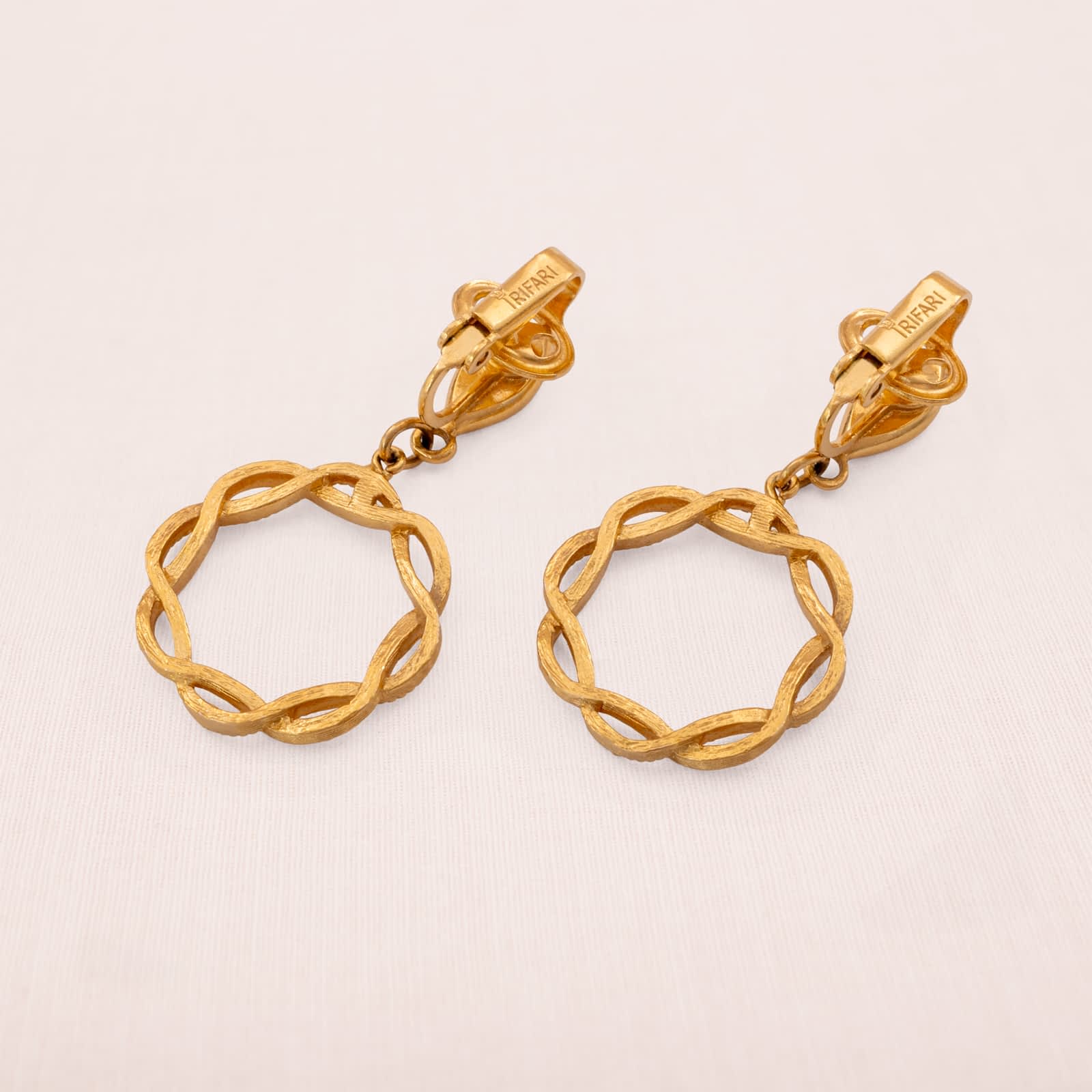 Trifari-Ohrclips-vergoldete-Kreolen-Rückseiten-signiert