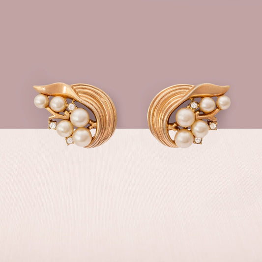 Trifari-Ohrclips-floral-Perlen-Strass-vergoldet