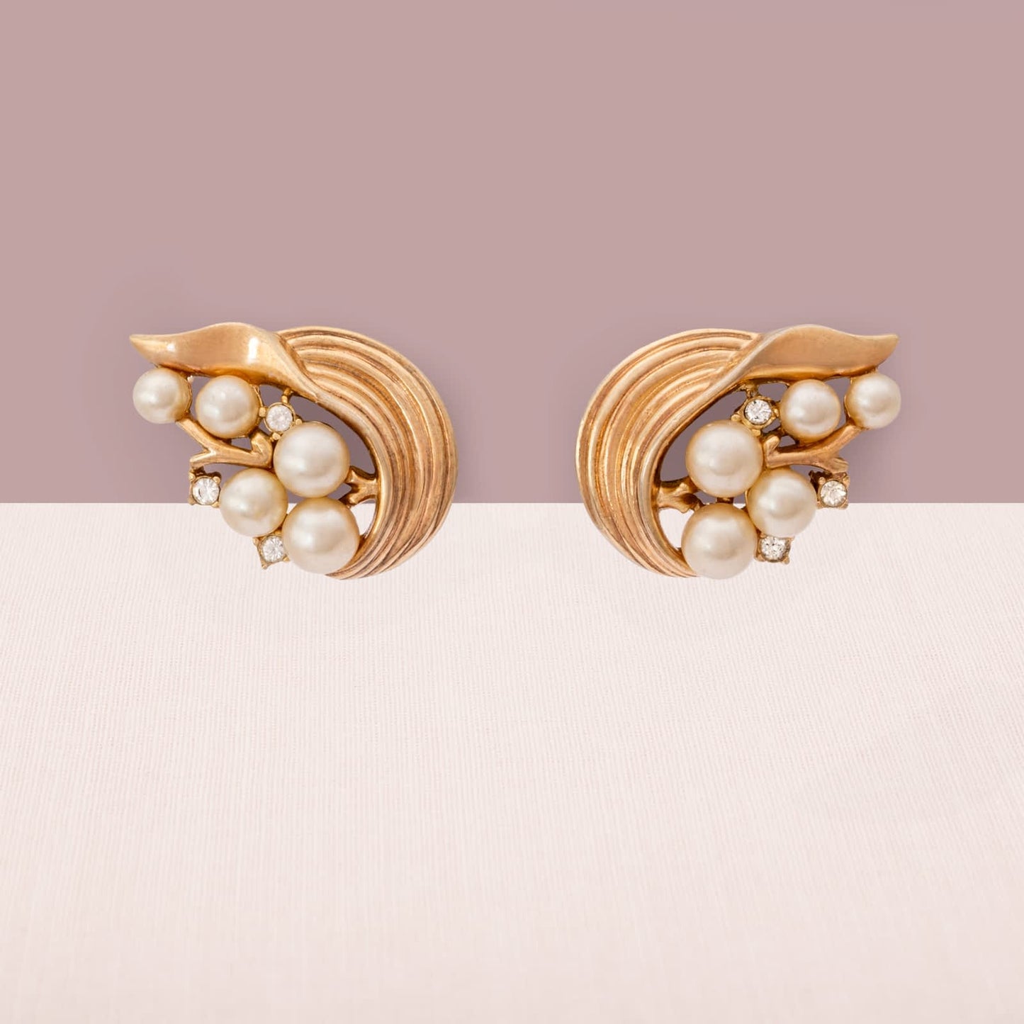 Trifari-Ohrclips-floral-Perlen-Strass-vergoldet