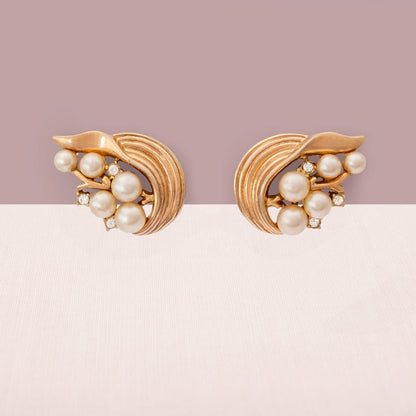 Trifari-Ohrclips-floral-Perlen-Strass-vergoldet