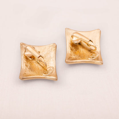 Trifari-Ohrclips-eckige-Form-vergoldete-Rückseite-signiert