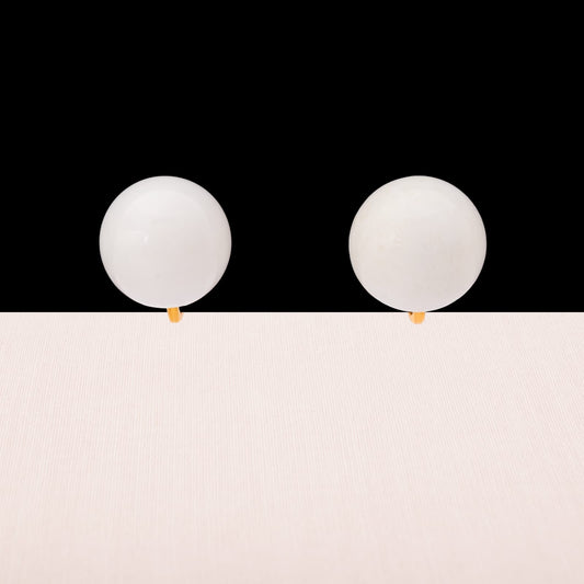 Trifari-runde-Ohrclips-weiß-1950er-jahre