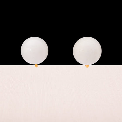 Trifari-runde-Ohrclips-weiß-1950er-jahre