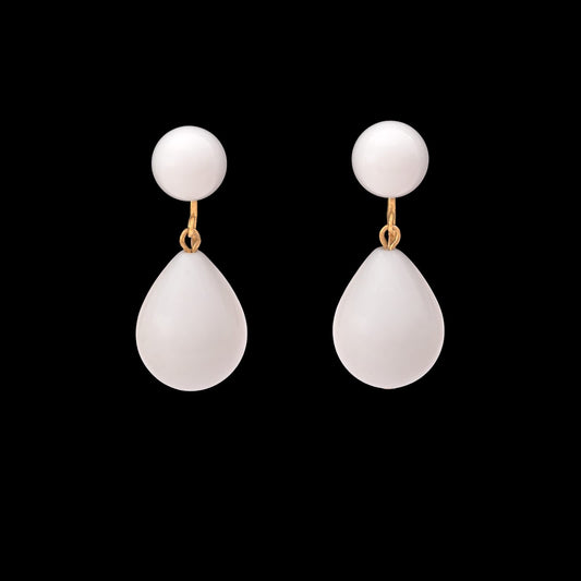 Trifari-Ohrclips-weisse-Tropfen-Hänger-1950er-Jahre