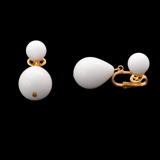 Trifari-Ohrclips-weisse-Tropfen-Hänger-1950er-Jahre