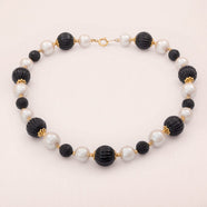 TRIFARI Vintage Perlenkette 1990er große Perlen schwarz gerippt eleganter Schmuck
