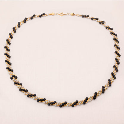 Trifari-Halskette-kleine-Perlen-schwarzweiß-vergoldete-Kette