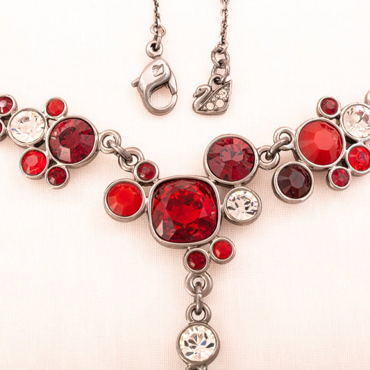 Swarovski-Y-Halskette-rhodiniert-rote-Kristalle-Schwan-Signatur