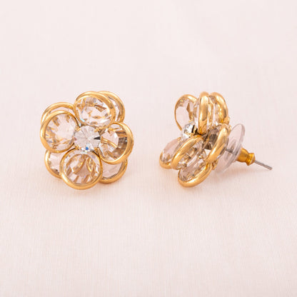 Blumen-Ohrringe-gestaltet-mit-funkelnden-Swarovski-Kristallen