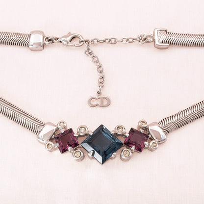 Dior-Halskette-silberfarbene-flache-Schlangenkette-quadratische-Kristalle-blau-lila