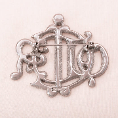 Christian-Dior-Loge-Brosche-ikonisches-Design-rhodinierte-Rückseite-Signatur