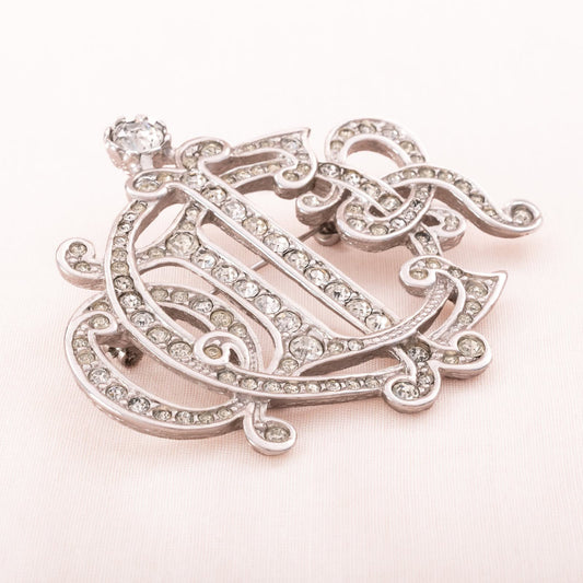 Christian-Dior-Loge-Brosche-ikonisches-Design-rhodiniert-Kristall-besetzt