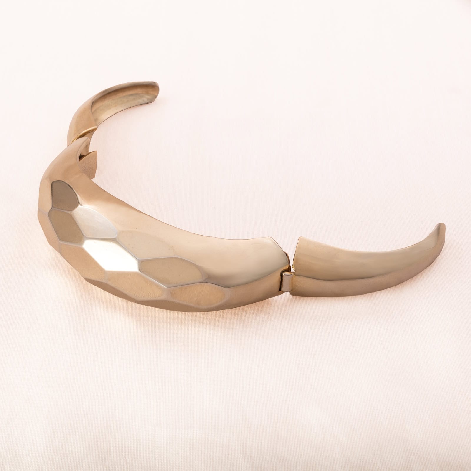 Coro-Armreif-patentierte-Mechanik-Pegasus-Signatur