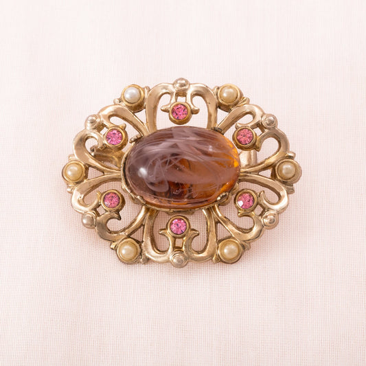 Coro-Brosche-Antik-Revival-mit-rosa-Cabochon-rosa-Strasssteinen-und Perlen